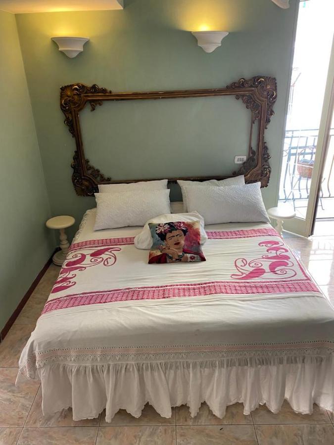 Apartament Casa Gioia, Tra Palazzo Reale,Lungomare E Monte Echia Neapol Zewnętrze zdjęcie
